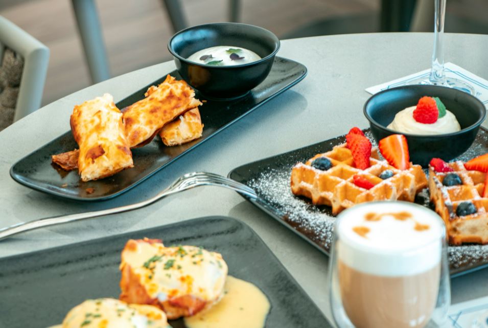 Sonntag: Brunch in der Ozone Skybar & Lounge