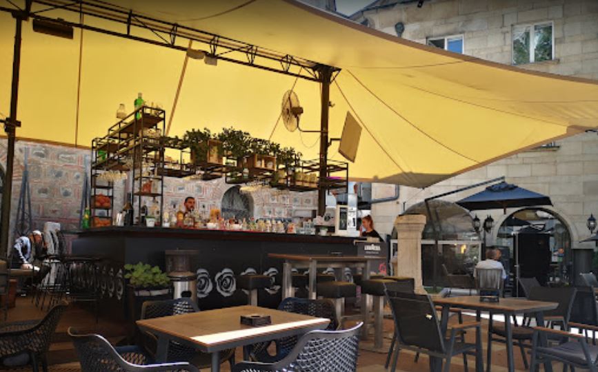 Der Außenbereich des Restaurant Arte Club Museum wird Ihnen präsentiert von sofia-top10.com