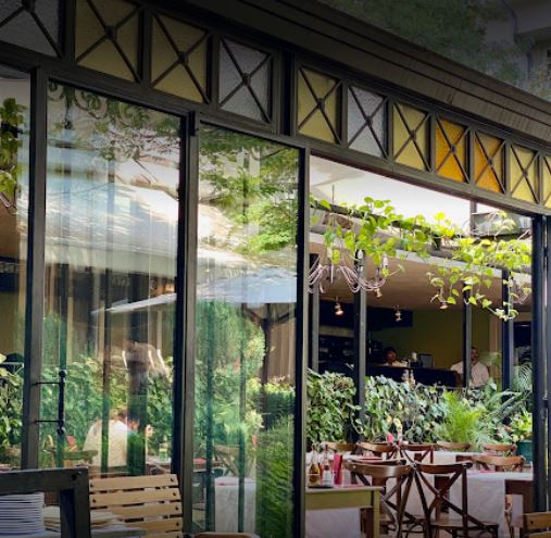 Mit diesem Bild gewinnt man einen Eindruck über die Inneneinrichtung des Restaurant The Club of the Architects, Sofia